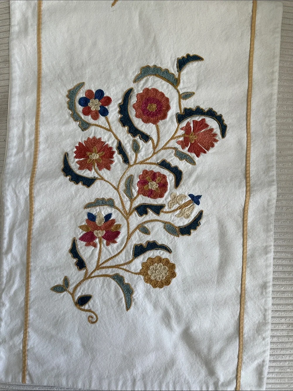 Pottery Barn Suzani Embroidered Crewel Table Runner Off White 18X108 Inches